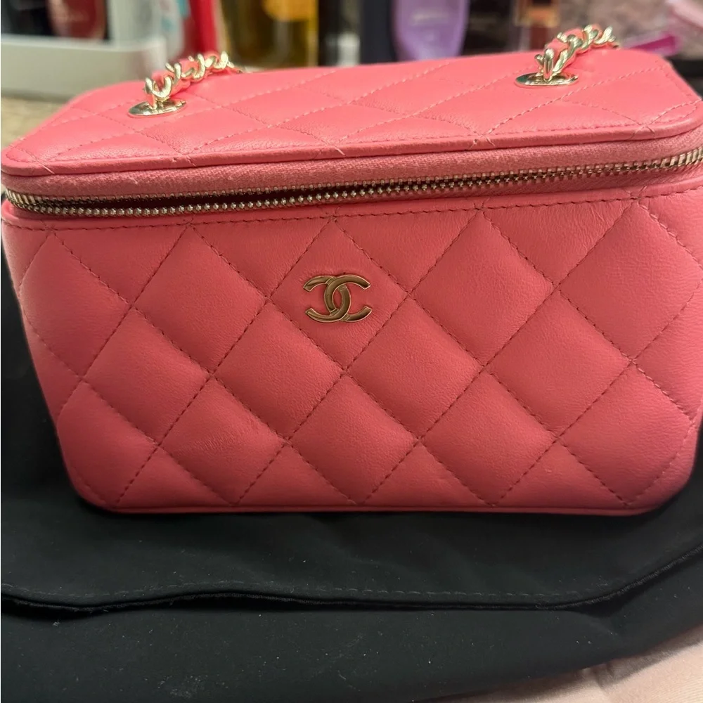 CHANEL Pink Quilted Vanity Cosmetic Case with Gold Chain - Picture 1 of 11
